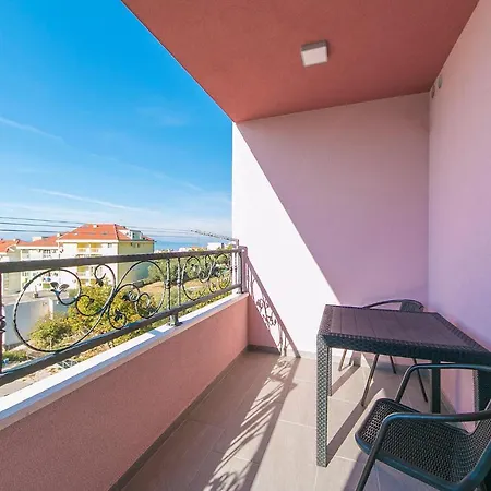 Roso * Μακάρσκα