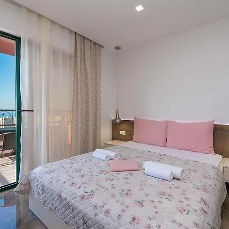 Roso * Μακάρσκα