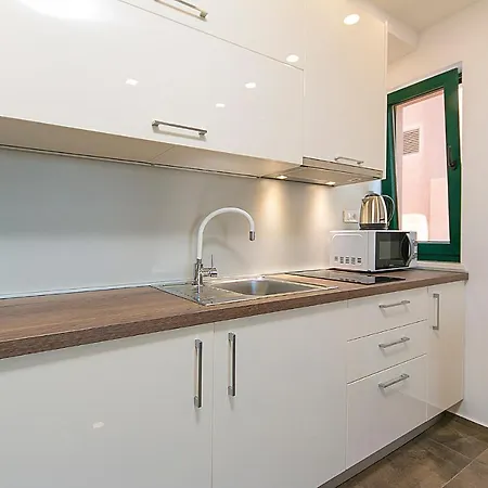 Roso * Μακάρσκα