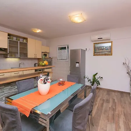 Roso Apartment *