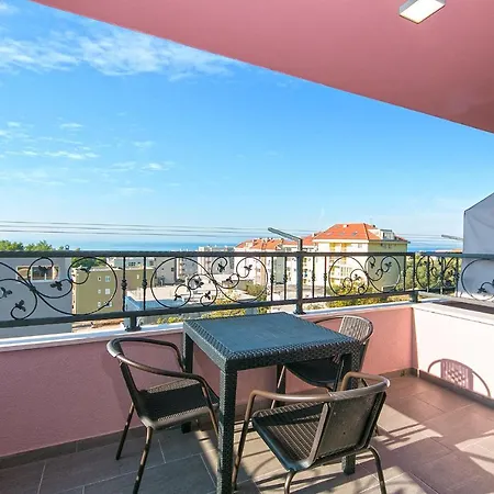 Roso Apartment *