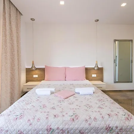 Roso Apartment