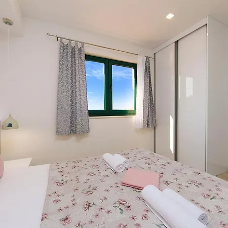 Roso Apartment